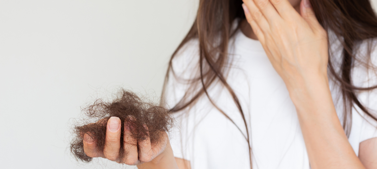 Come prendersi cura dei capelli e prevenire la caduta stagionale