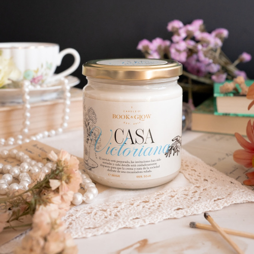 Book and Glow - *The Archives* - Candela di soia - Casa vittoriana