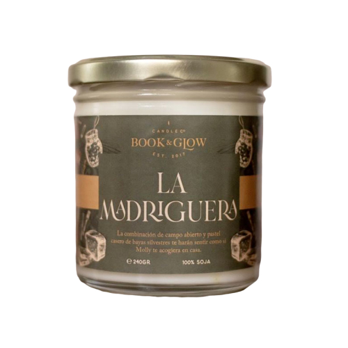 Book and Glow - *Extraordinary Worlds* - Candela di soia vegana - The Burrow