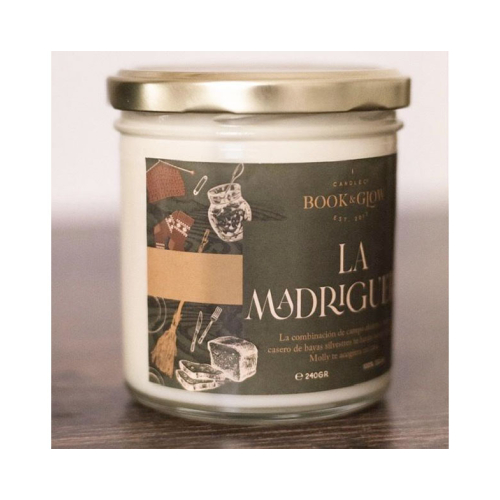 Book and Glow - *Extraordinary Worlds* - Candela di soia vegana - The Burrow