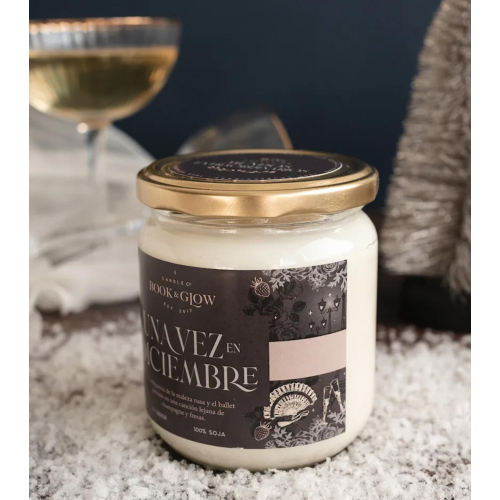 Book and Glow - *Mundos Extraordinarios* - Candela di soia - Una volta a dicembre