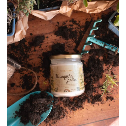 Book and Glow - *Perfect Moments* - Candela di soia - Il mio piccolo giardino