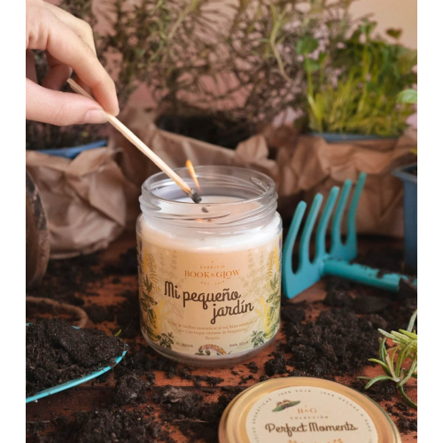 Book and Glow - *Perfect Moments* - Candela di soia - Il mio piccolo giardino