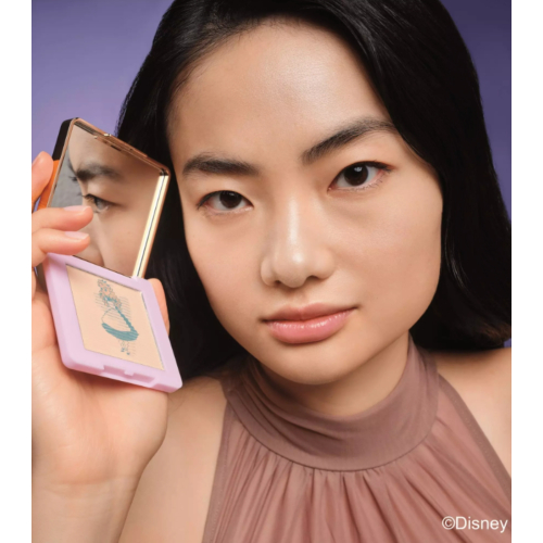 Catrice - *Alice in Wonderland* - Cipria Compatta Illuminante