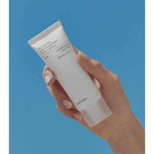 Celimax - *Oil Control* - Protezione solare per il viso Light Sunscreen SPF50+ PA++++