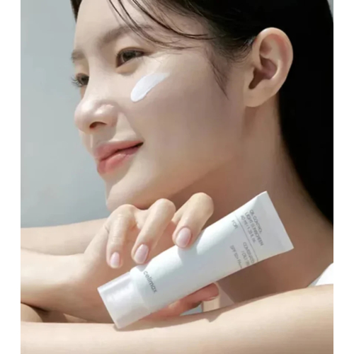 Celimax - *Oil Control* - Protezione solare per il viso Light Sunscreen SPF50+ PA++++