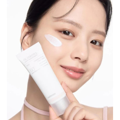 Celimax - *Oil Control* - Protezione solare per il viso Light Sunscreen SPF50+ PA++++