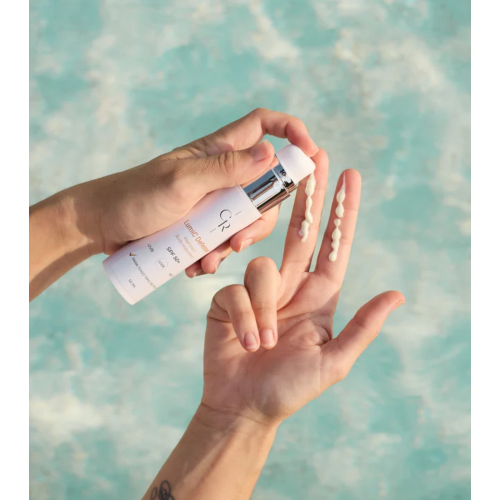 CR Cosmetics - Protezione solare LumiC Defense SPF50+