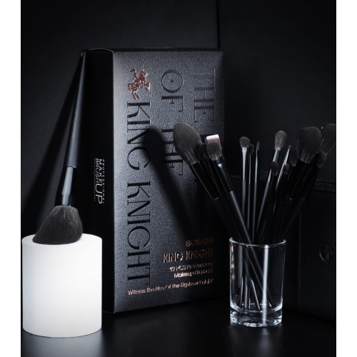Eigshow - *King Knight* - Set di 19 pennelli per il trucco