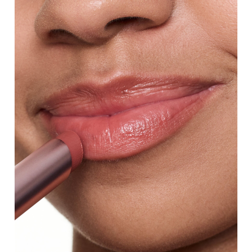 essence - Bálsamo labiale Blur Soufflé - 01: Nude Beige