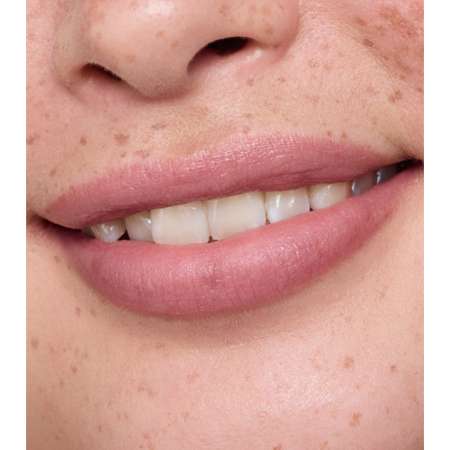 essence - Bálsamo labiale Blur Soufflé - 04: Nude Mauve