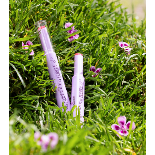 essence - *Glimmer in a Bubble* - Balsamo labbra