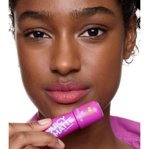 essence - Mousse labiale Juicy Matte - 02: Featherlight Pink
