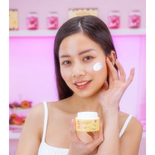 Fluff - Crema viso idratante SPF50 PA+++ - Vaniglia