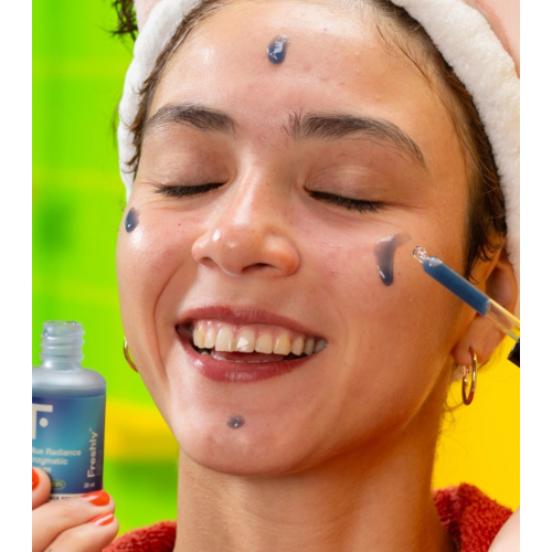 Freshly Cosmetics - Siero esfoliante all'acido mandelico Blue Radiance AHA Treatment