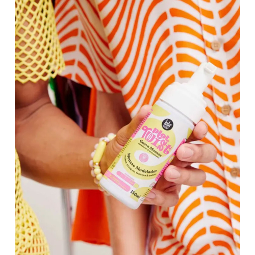 Lola Cosmetics - *Plot Twist* - Mousse condizionante per ricci - Guava