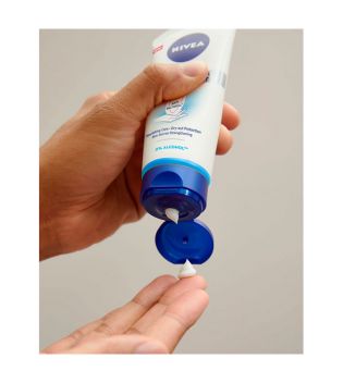 Nivea - Crema mani antibatterica 3in1 Care & Protect