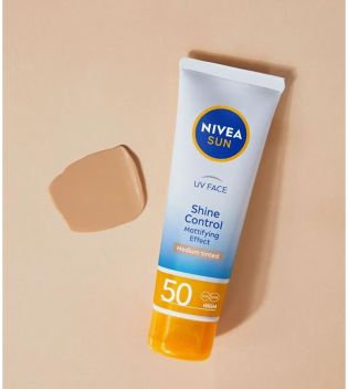 Nivea Sun - Protezione viso Shine Control SPF50 con colore - Tono medio