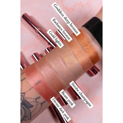 Revolution - Illuminante liquido Bright Light -  Divine Dark Pink