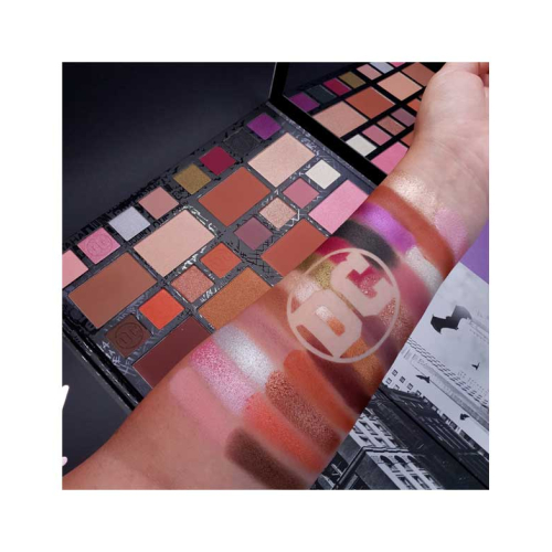 Revolution - *Revolution X DC Universe* - Palette viso e occhi grandi