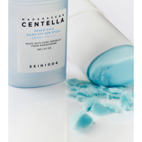 SKIN1004 - *Hyalu-Cica* - Crema solare in stick per il viso Silku-Fit SPF50+ PA++++