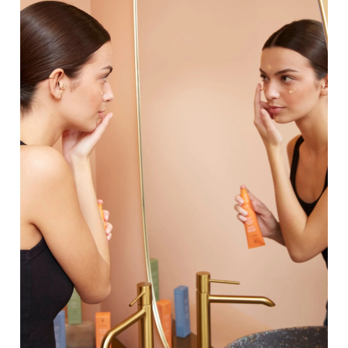 Valquer - *Skin Essentials* - Crema viso illuminante C-Glow