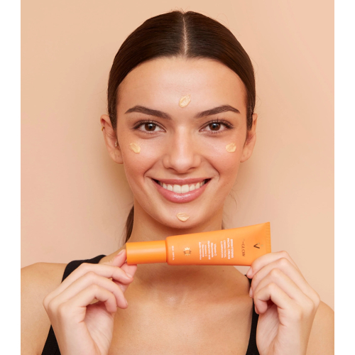 Valquer - *Skin Essentials* - Crema viso illuminante C-Glow